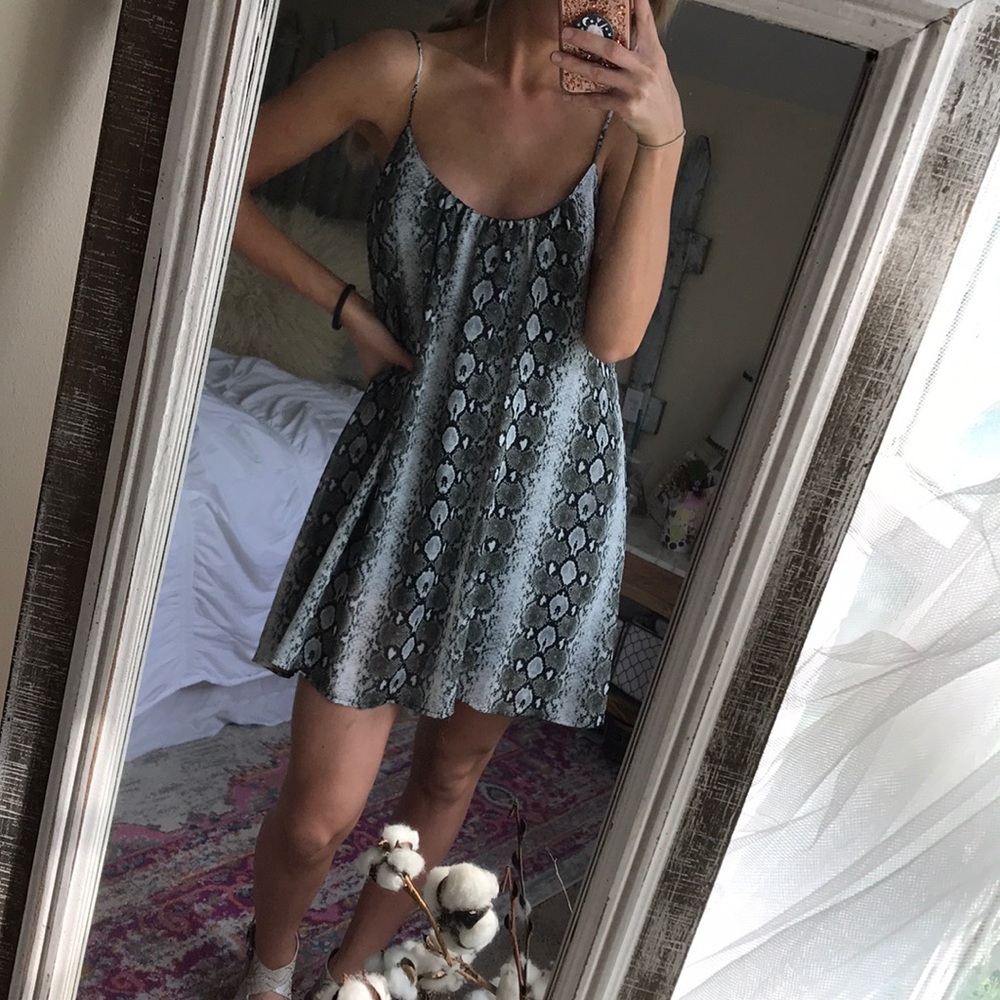 ✨NWT show me your mumu snakeskin dress